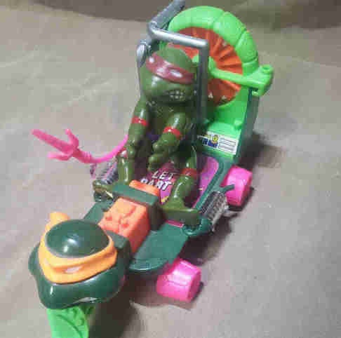 TMNT Sewer-Skateboard & Raphael Figure Set