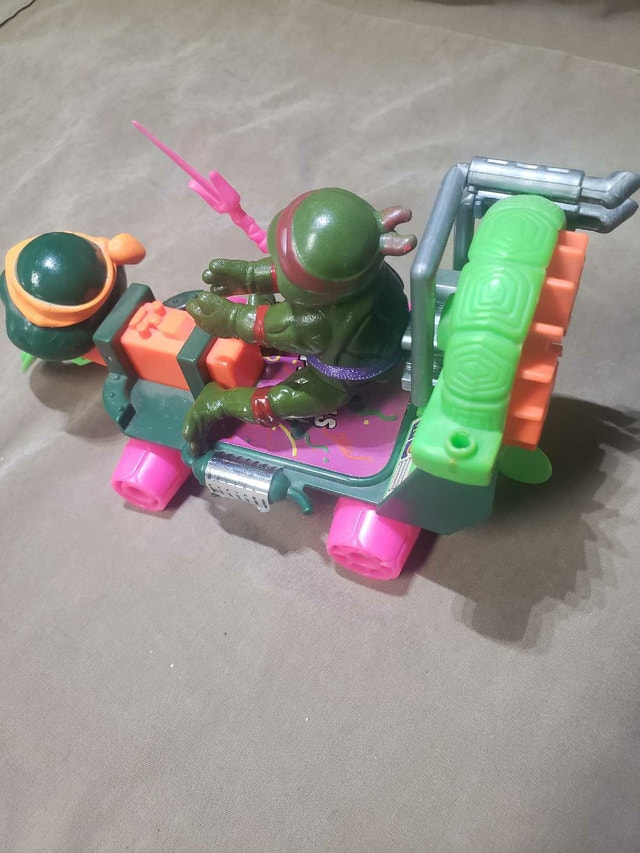 TMNT Sewer-Skateboard & Raphael Figure Set - photo 2