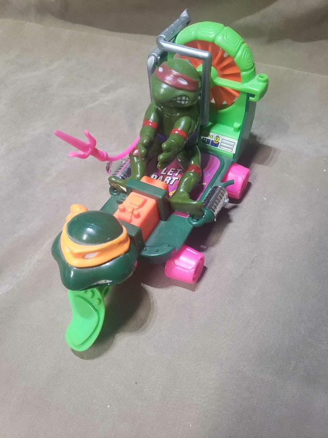TMNT Sewer-Skateboard & Raphael Figure Set - photo 4
