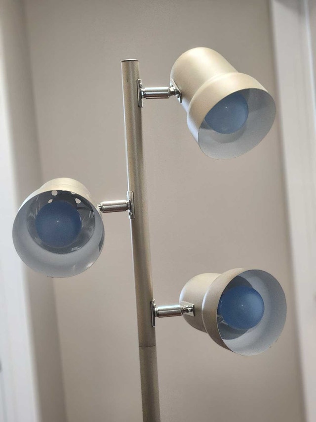 Adjustable 3-Head Multi-Directional Floor Lamp - photo 4
