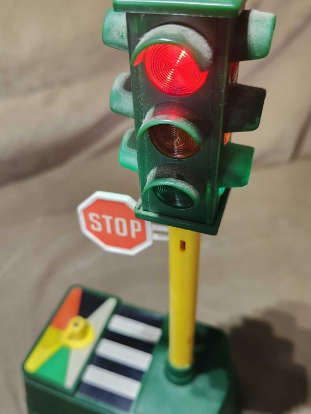 1980s Toy Road Playset - Focus Traffic Light & Plastic car - photo 3