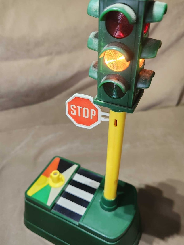 1980s Toy Road Playset - Focus Traffic Light & Plastic car - photo 4