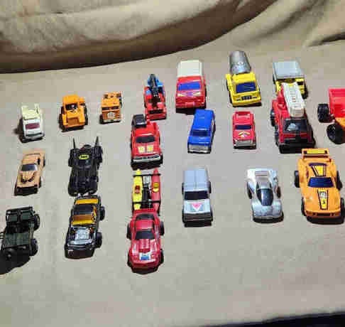 80s/90s Die-Cast Toy Car & Truck Lot, 19 Pieces