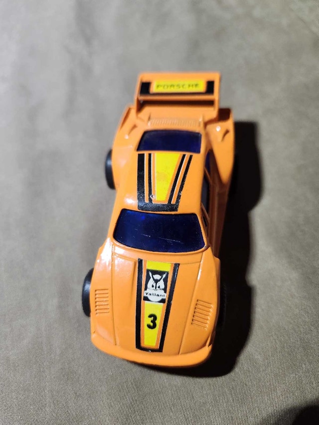 80s/90s Die-Cast Toy Car & Truck Lot, 19 Pieces - photo 2