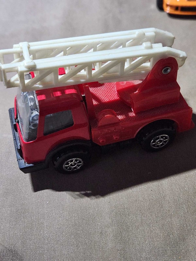 80s/90s Die-Cast Toy Car & Truck Lot, 19 Pieces - photo 4