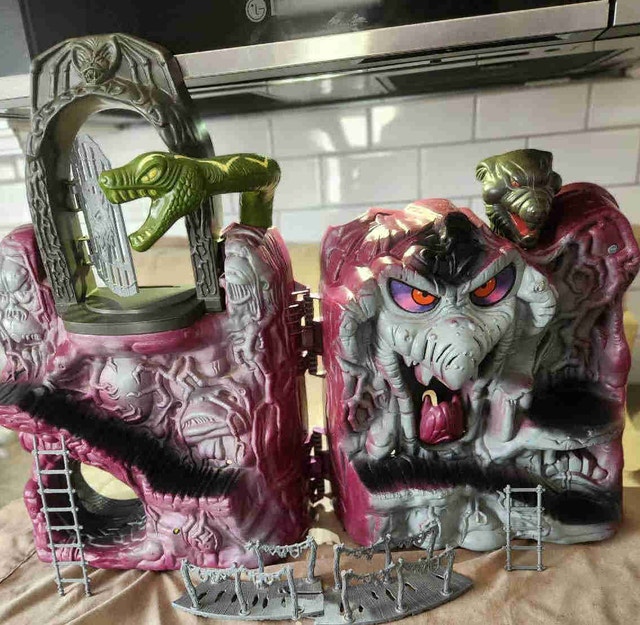 1984 Masters of the Universe Snake Mountain Playset