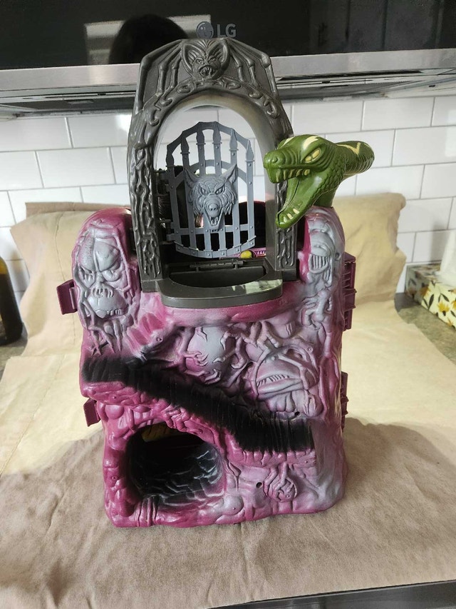 1984 Masters of the Universe Snake Mountain Playset - photo 2