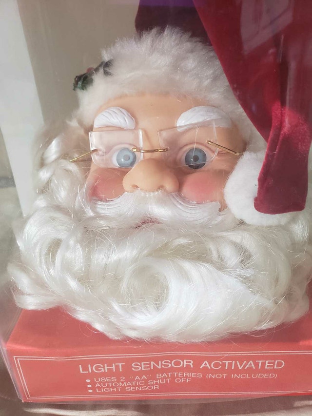 Vintage 90s Singing Santa Head - Light Sensor Activated (In Box) - photo 2