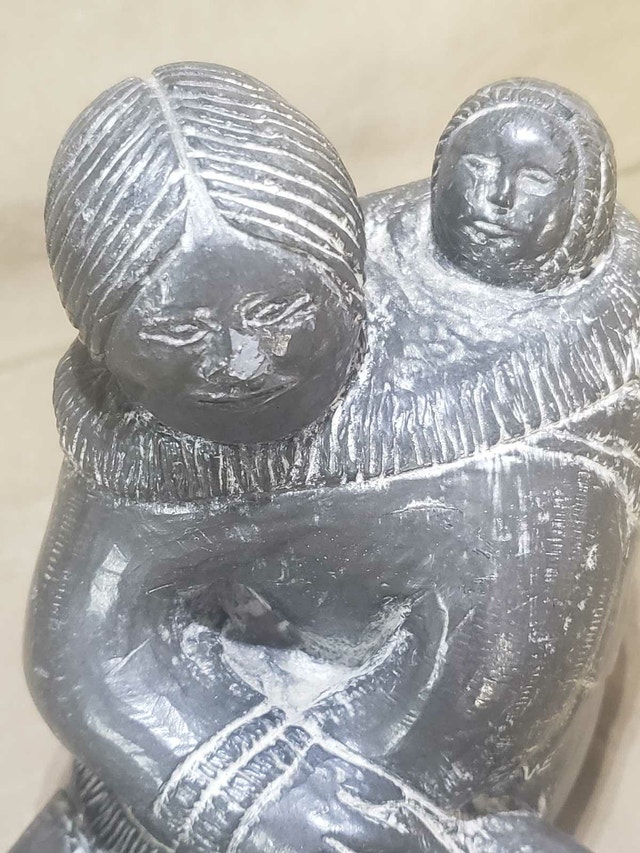 Vintage Wolf Original Inuit Mother & Baby Carving - photo 2