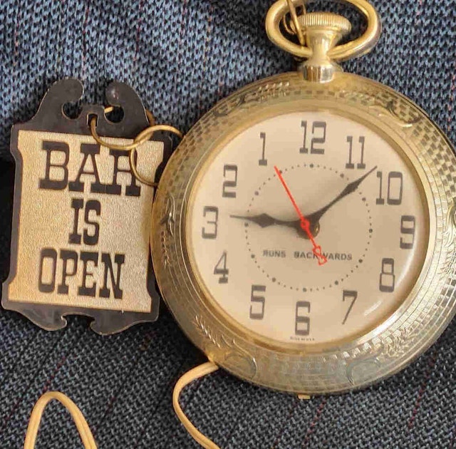 1970s Spartus "Backwards" Bar Clock – Works Perfectly!
