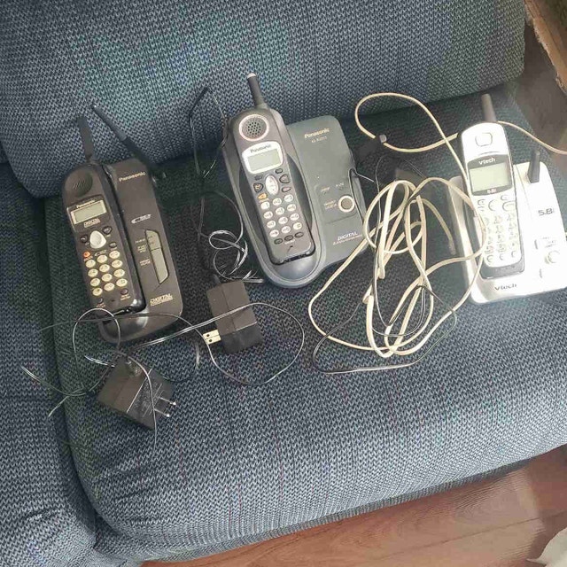 Lot of 3 Vintage Cordless Landline Phones (Panasonic & VTech)
