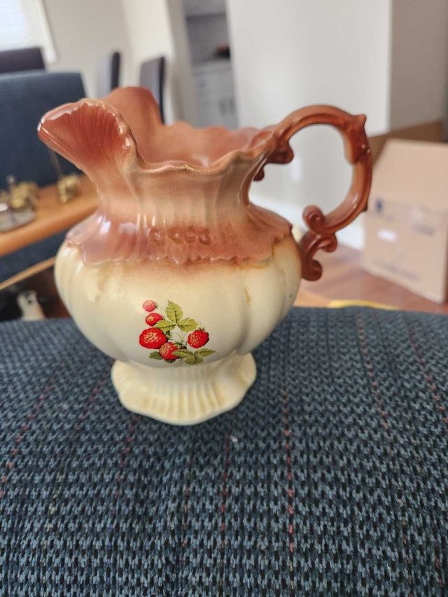 Vintage 1980 Hand-Signed Strawberry Pitcher - photo 2