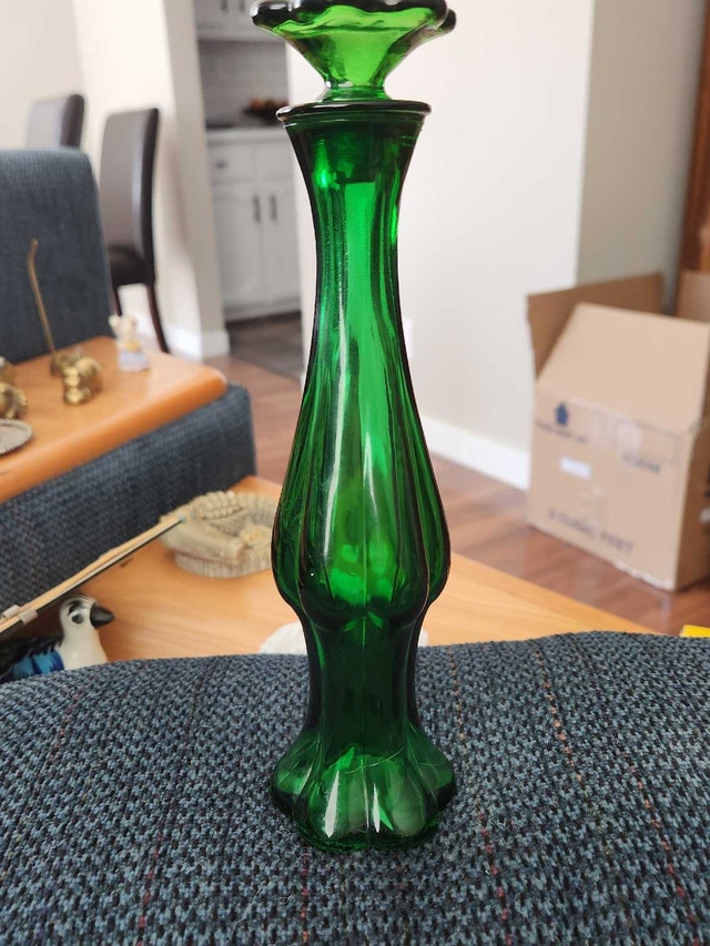 STUNNING AVON MCM Emerald Green Glass Bud Vase - photo 5