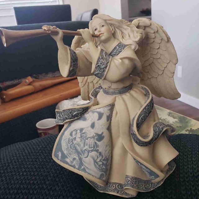 Vintage Sarah’s Angels "Janelle" Musical Figurine