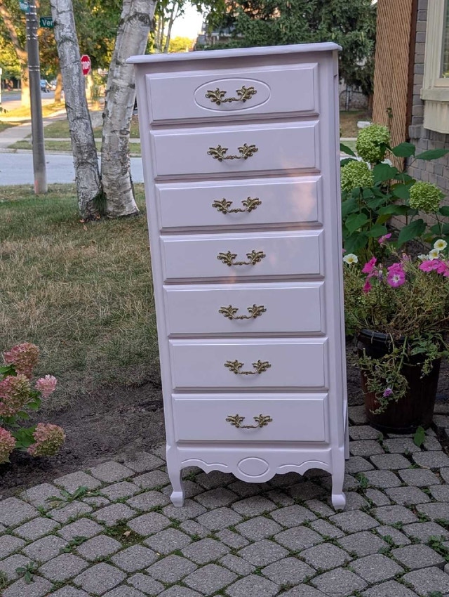 Vintage French Provincial 7-drawer Lingerie Dresser - photo 3