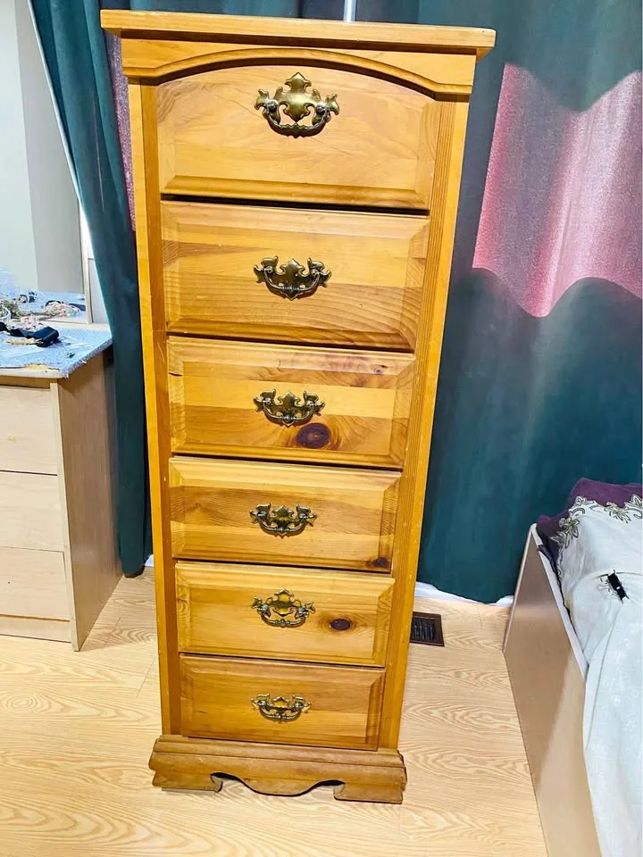 Tall Dresser(Chester's) 6 drawers like new
