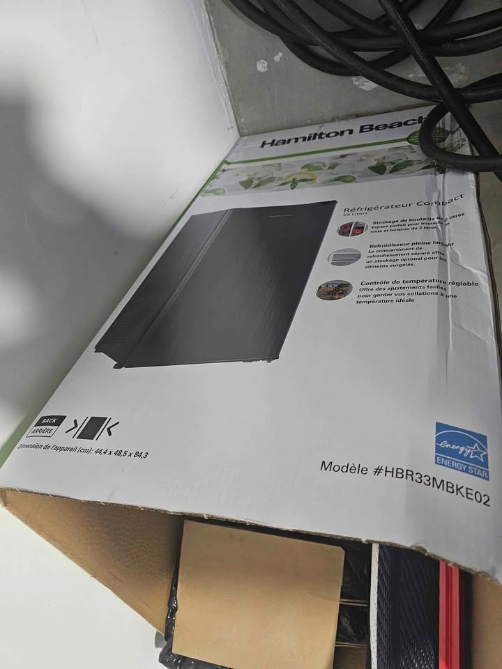 Mini Fridge - Hamilton Beach HBR33MBKE02 - photo 4