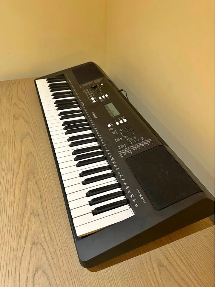 Yamaha PSR-E373 61-Key Portable Keyboard