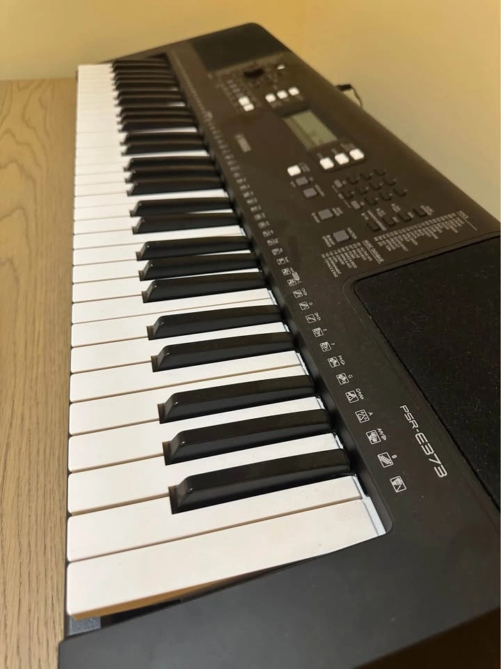 Yamaha PSR-E373 61-Key Portable Keyboard - photo 2