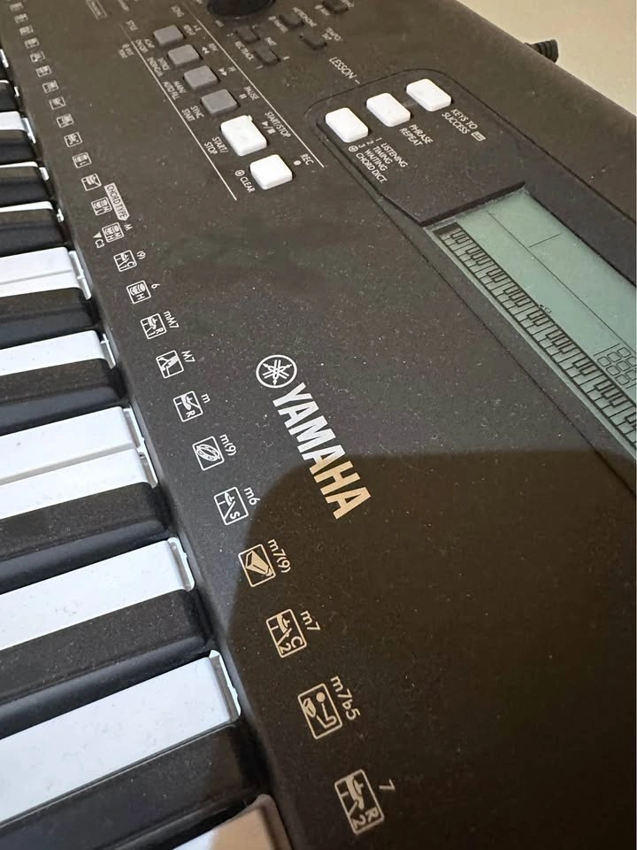 Yamaha PSR-E373 61-Key Portable Keyboard - photo 3