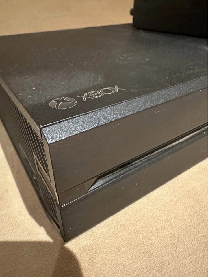 Xbox One Original Console - photo 2