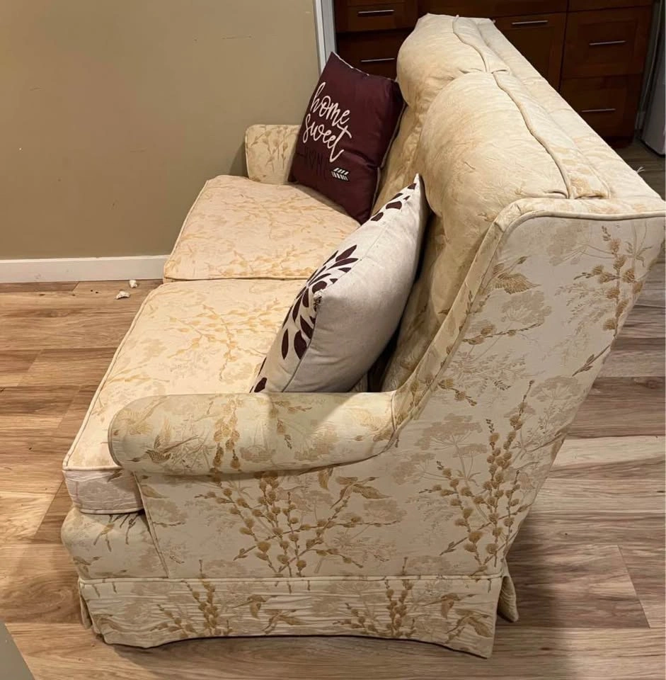 Loveseat / Small Sofa – $10 - photo 2