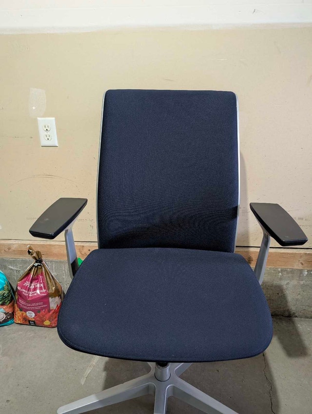 Steelcase Think V2 Task Chair - photo 3
