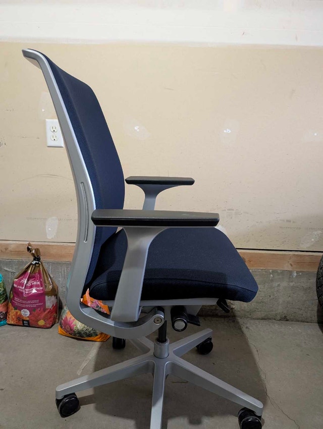 Steelcase Think V2 Task Chair - photo 4