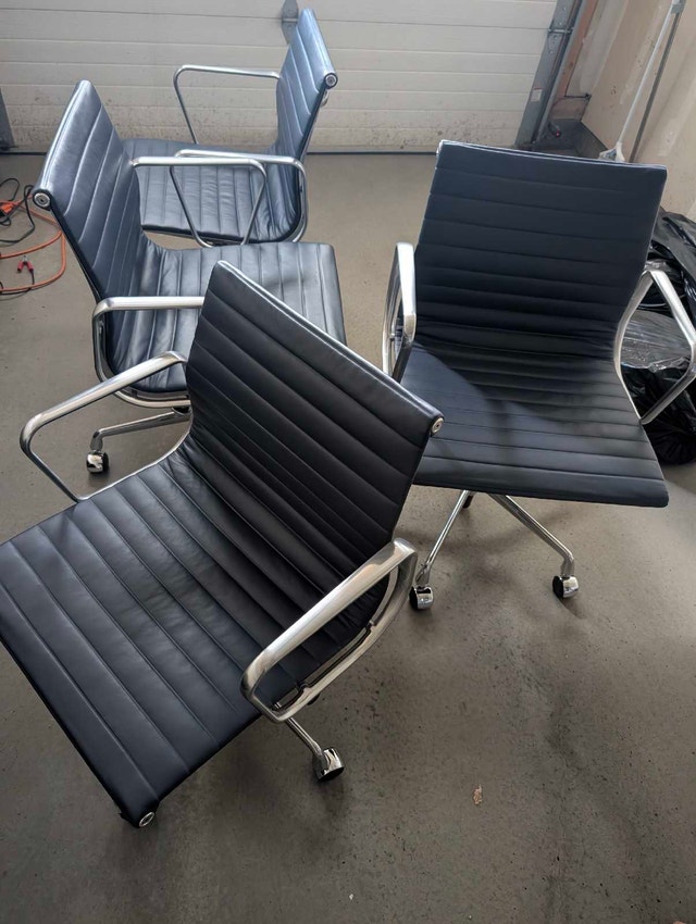 4 Herman Miller Eames Aluminum Group Chairs