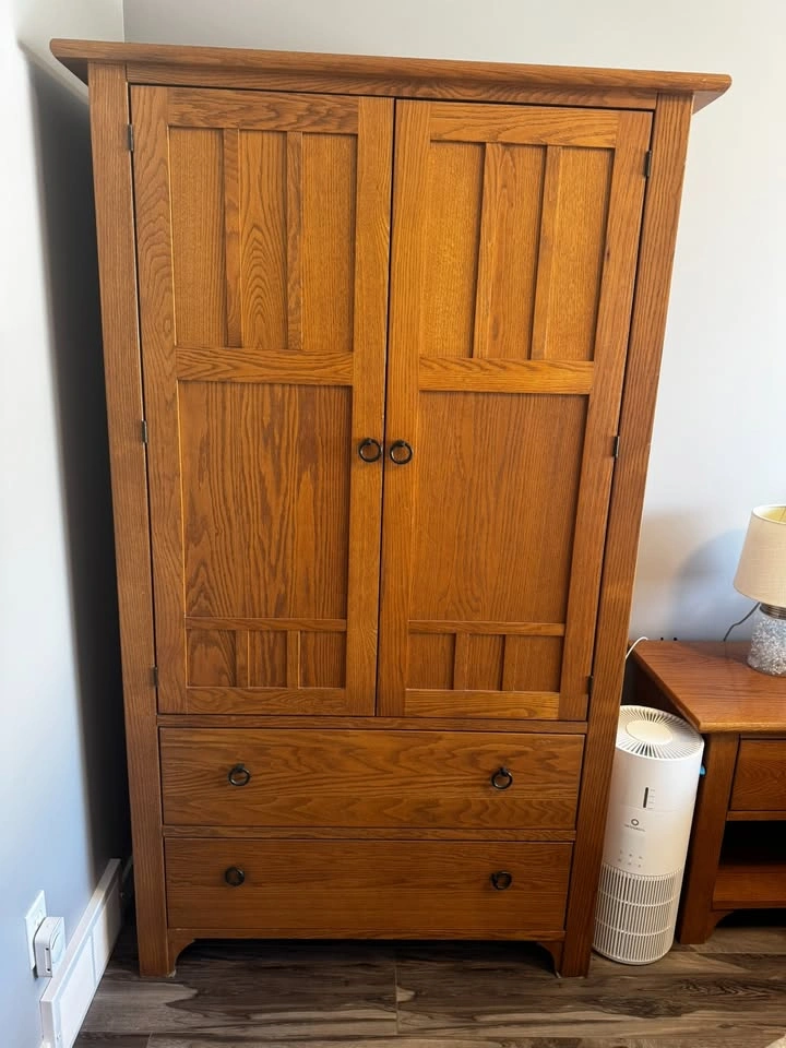 Stunning & Classic Solid Oak Queen Bedroom Suite - photo 2