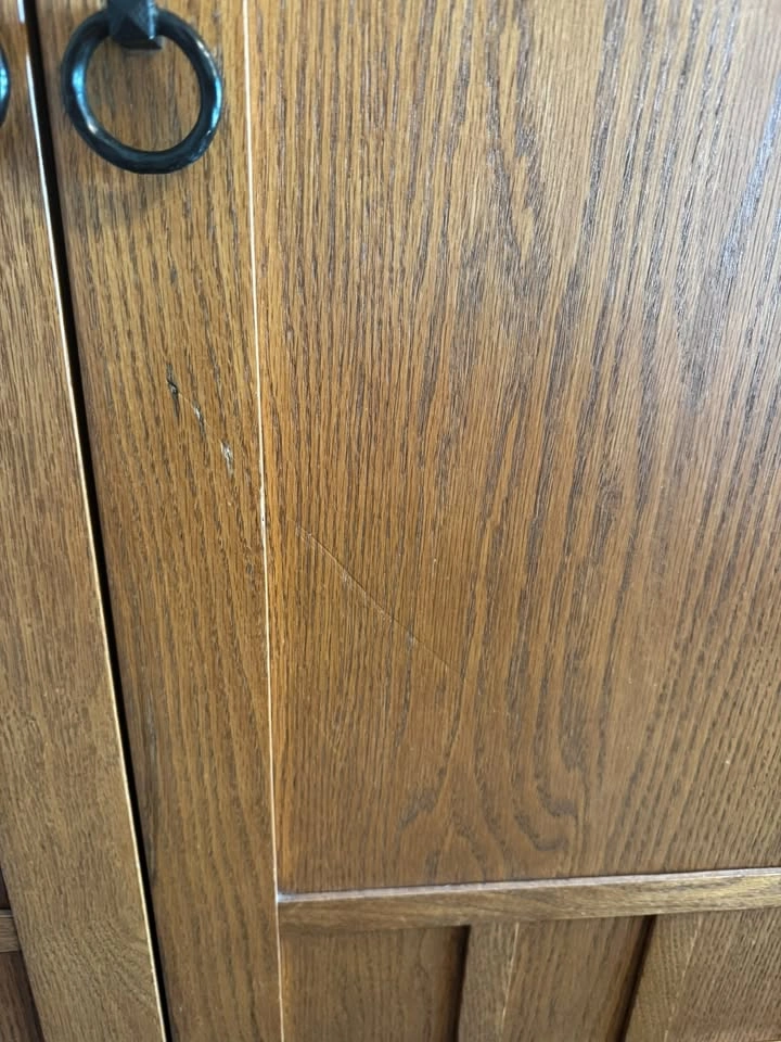 Stunning & Classic Solid Oak Queen Bedroom Suite - photo 3