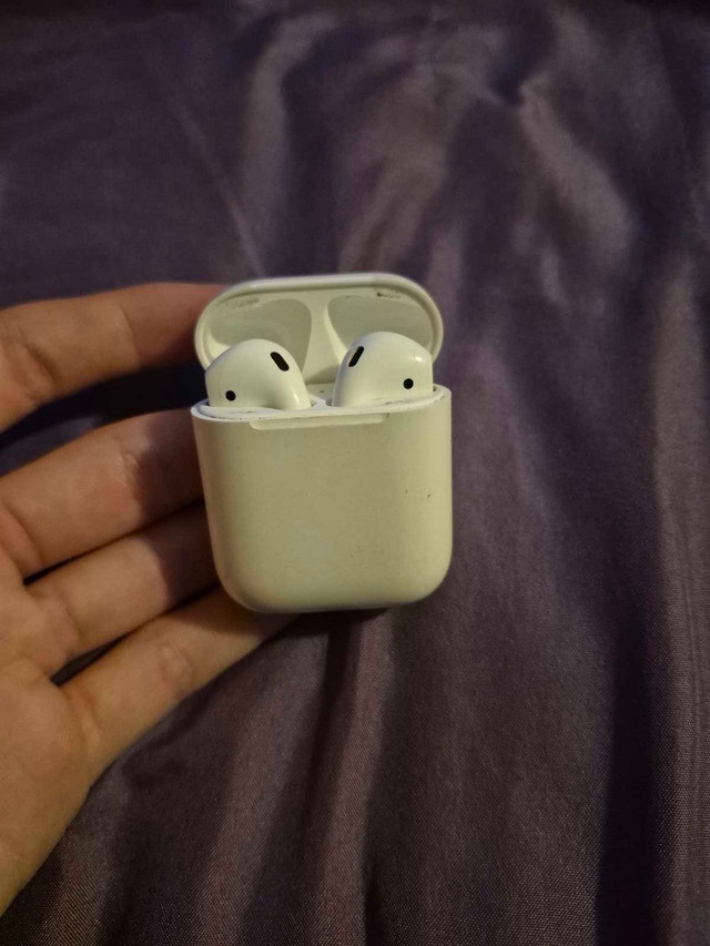 AirPods Gen 1 or 2 - photo 2