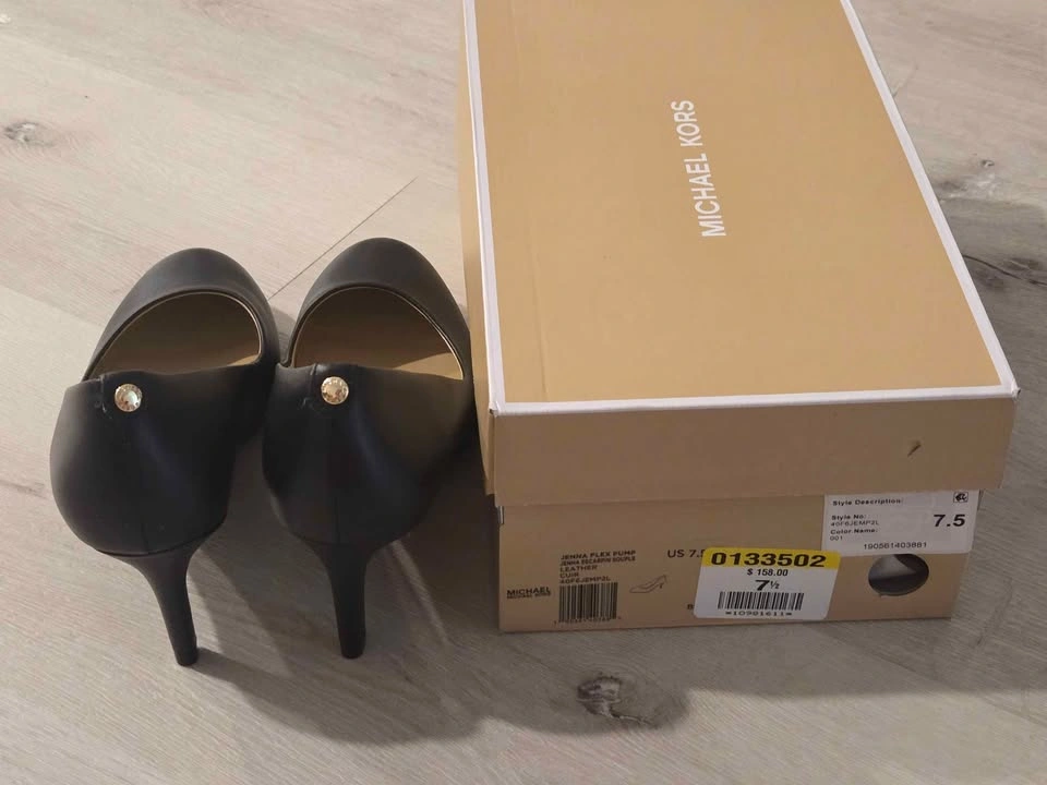 Brand New Michael Kors Black Pumps – Size 7.5 - photo 4