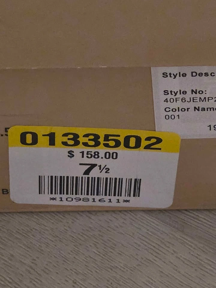 Brand New Michael Kors Black Pumps – Size 7.5 - photo 5