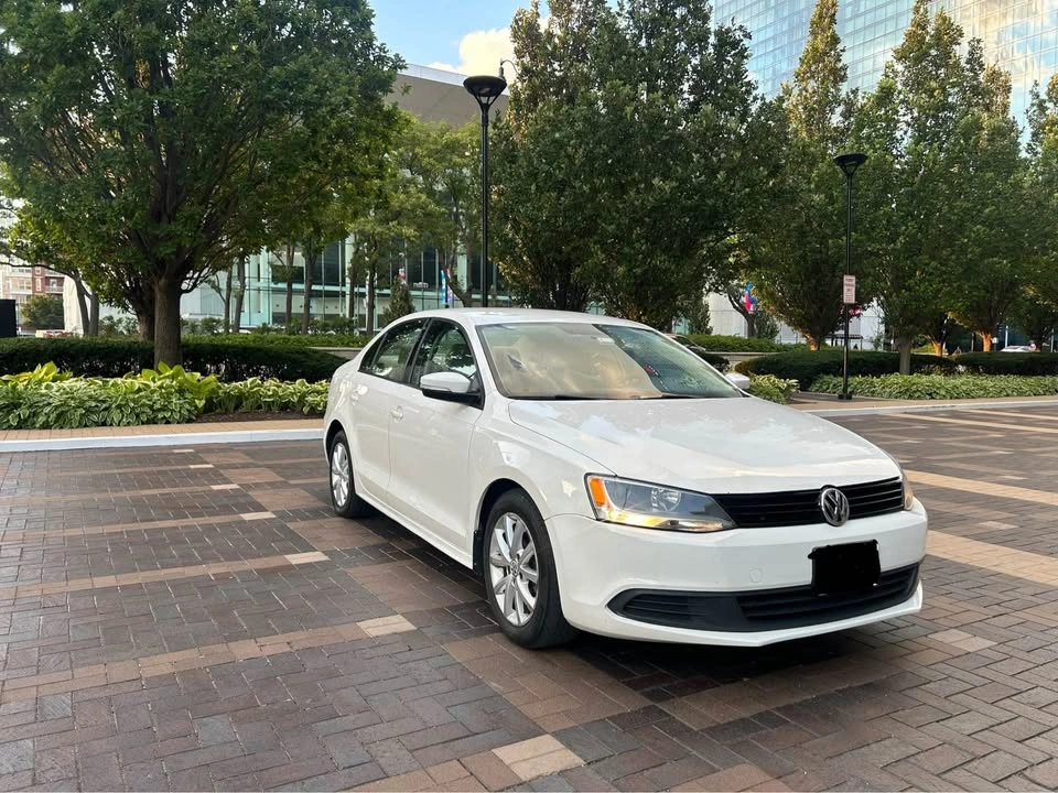 2011 Volkswagen Jetta SE Sedan - photo 2