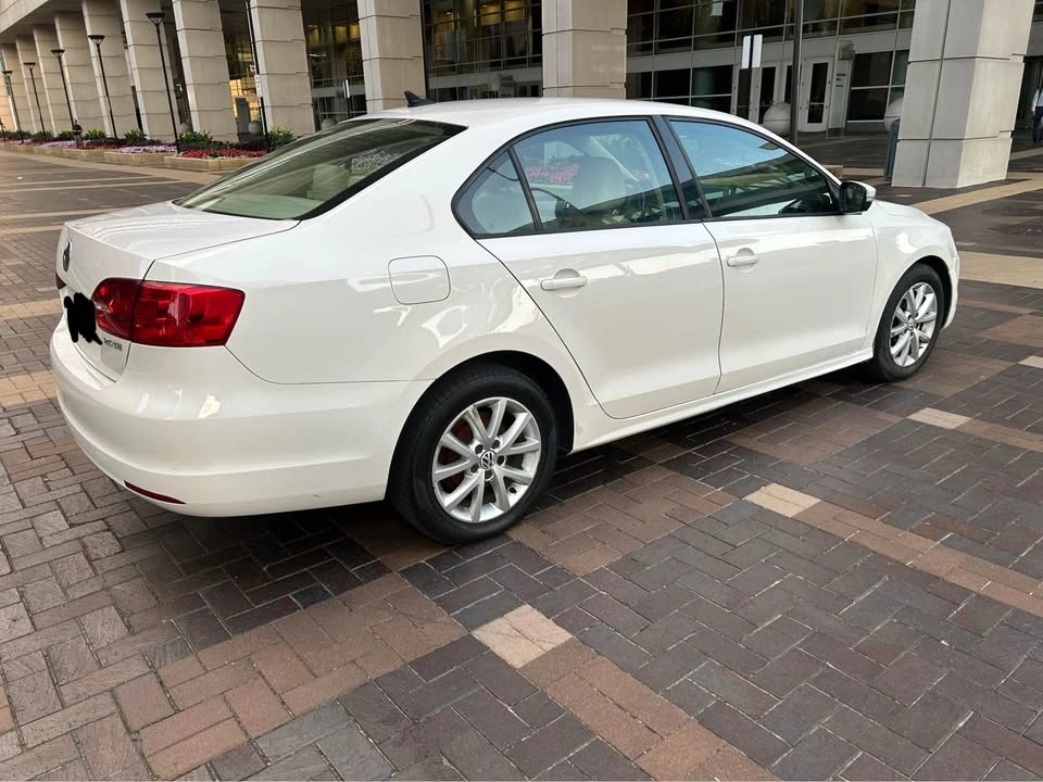 2011 Volkswagen Jetta SE Sedan - photo 3
