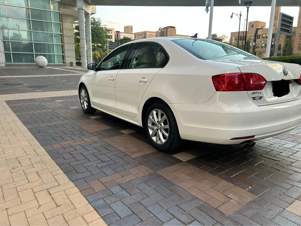2011 Volkswagen Jetta SE Sedan - photo 4