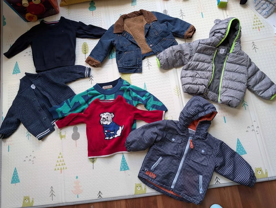 Baby Boy 12-24 months clothes Lot - Gap, Tommy Hilfiger, Benetto - photo 2