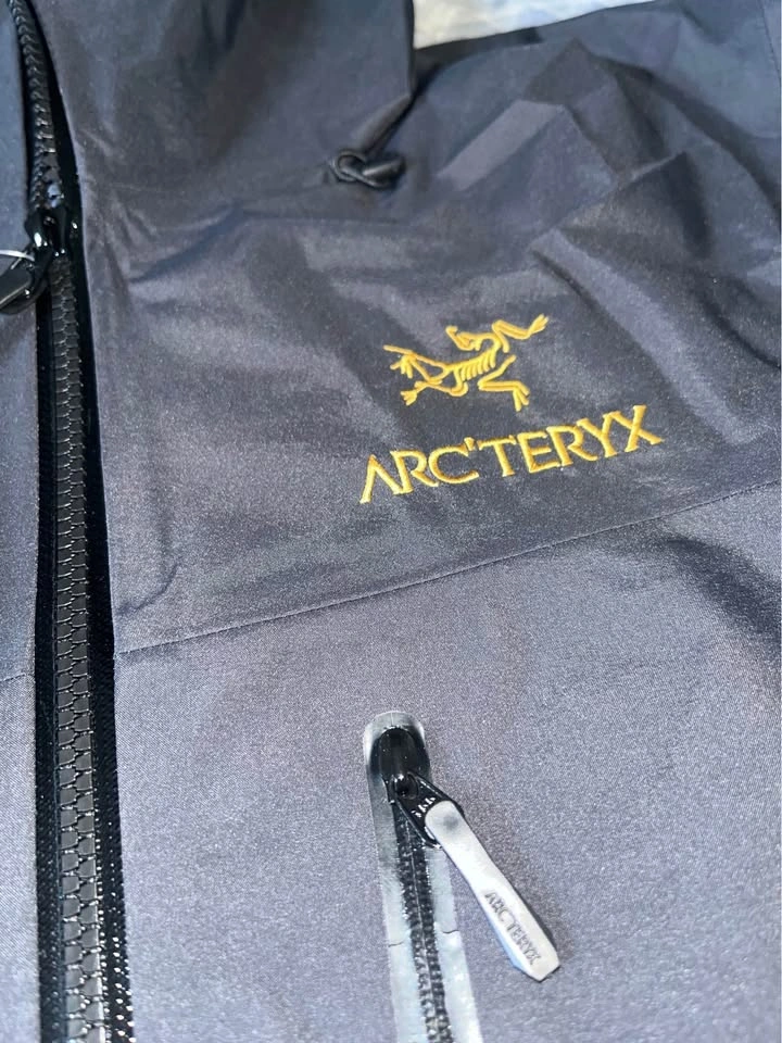 Arc'teryx Alpha SV Jacket Size M & L - photo 3