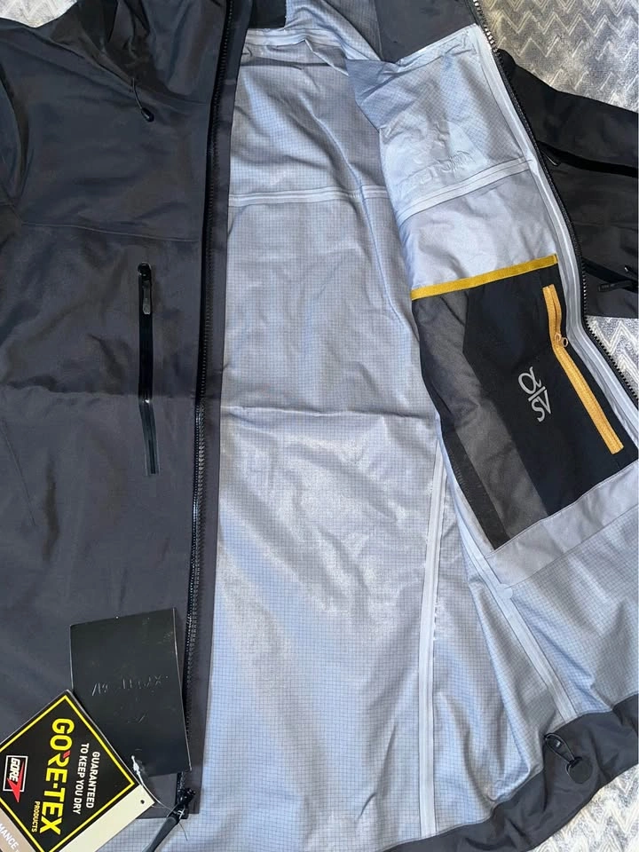 Arc'teryx Alpha SV Jacket Size M & L - photo 4