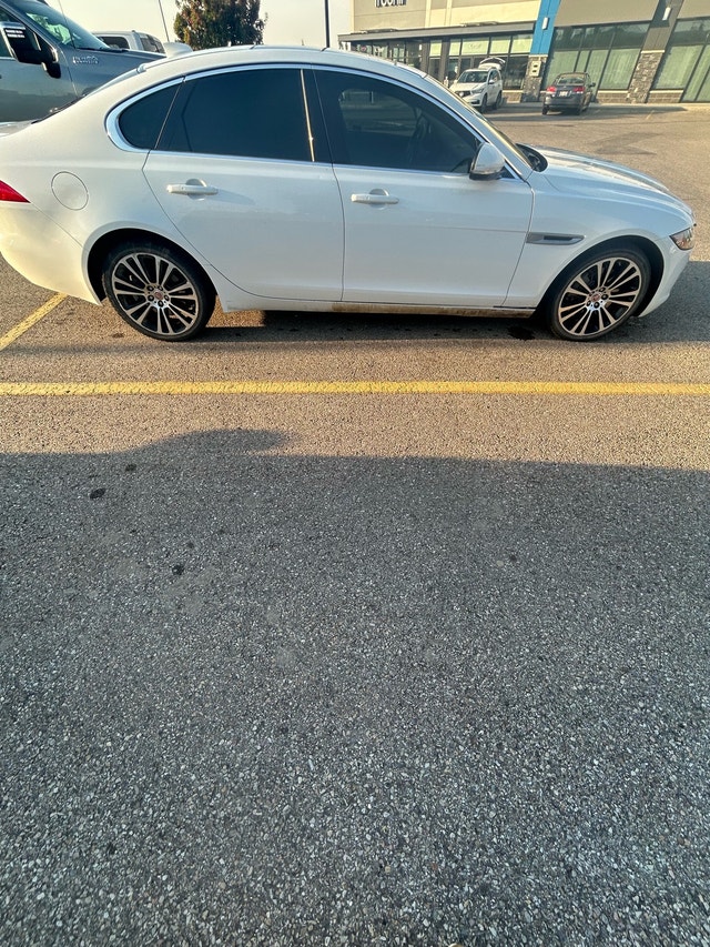 Jaguar XF - photo 2