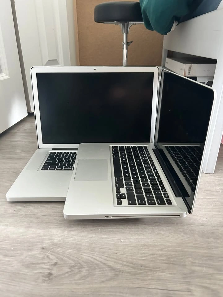 2x MacBook Pro lot (For Parts/Repair) - photo 2