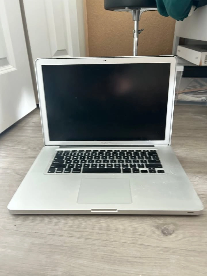 2x MacBook Pro lot (For Parts/Repair) - photo 3
