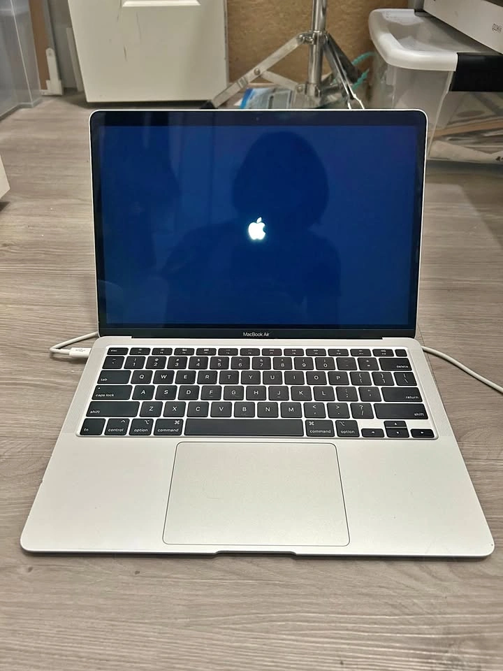 2020 MacBook Air 13" (For Parts/Repair)