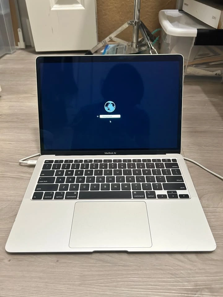 2020 MacBook Air 13" (For Parts/Repair) - photo 2