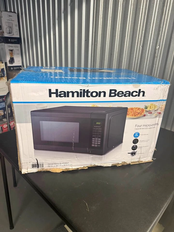 Hamilton Beach 0.9 Cu. Ft. 950W Microwave – Black