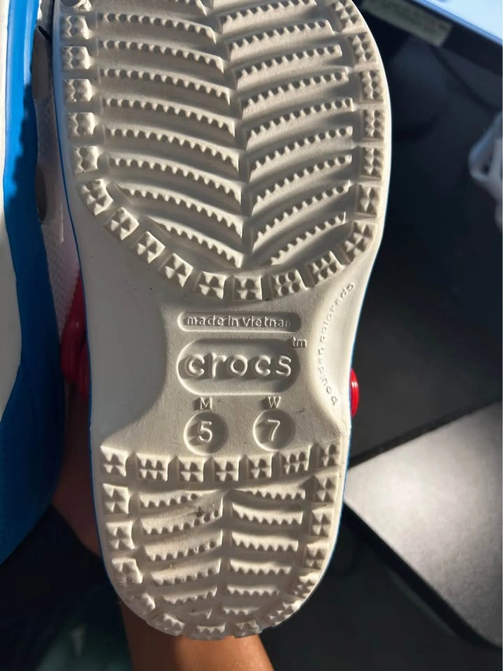 Hello Kitty Crocs - photo 2