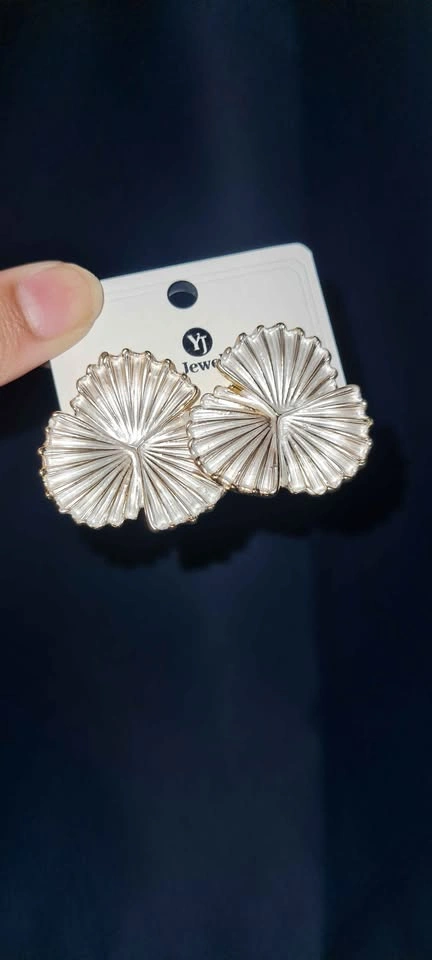 Chic Gold-Tone Statement Earring Collection – 5-Pair Set - photo 4