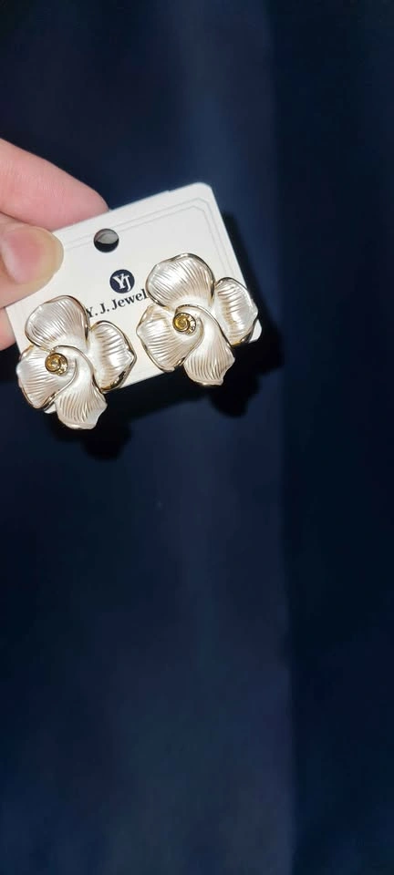 Chic Gold-Tone Statement Earring Collection – 5-Pair Set - photo 5