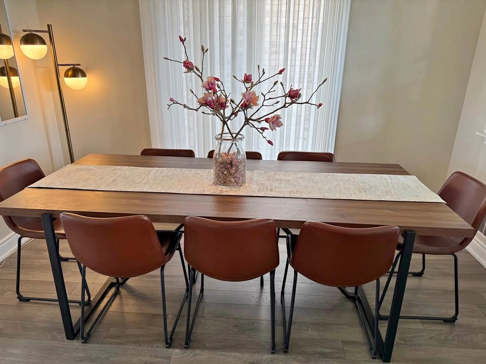 Dining table & 8 chairs